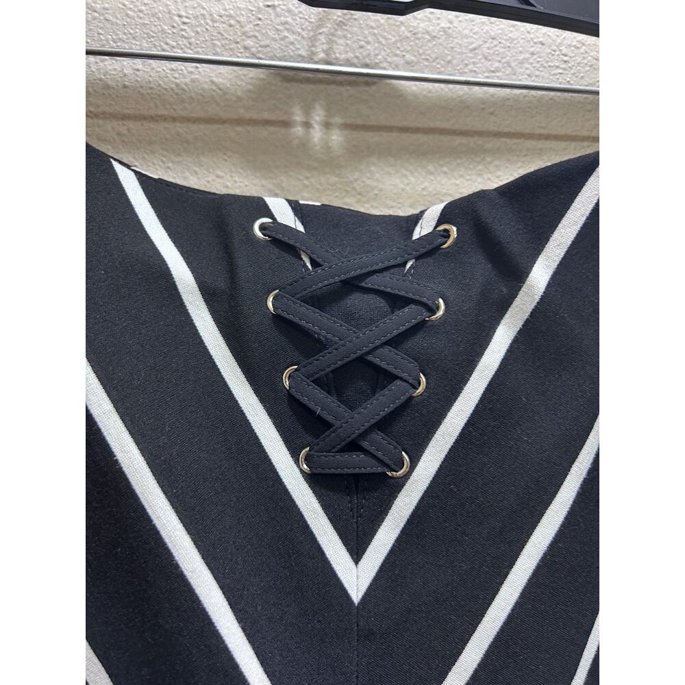 White House Black Market Black & White Chevron Stripe A-Line Skirt 8 Chic Midi - Picture 4 of 8
